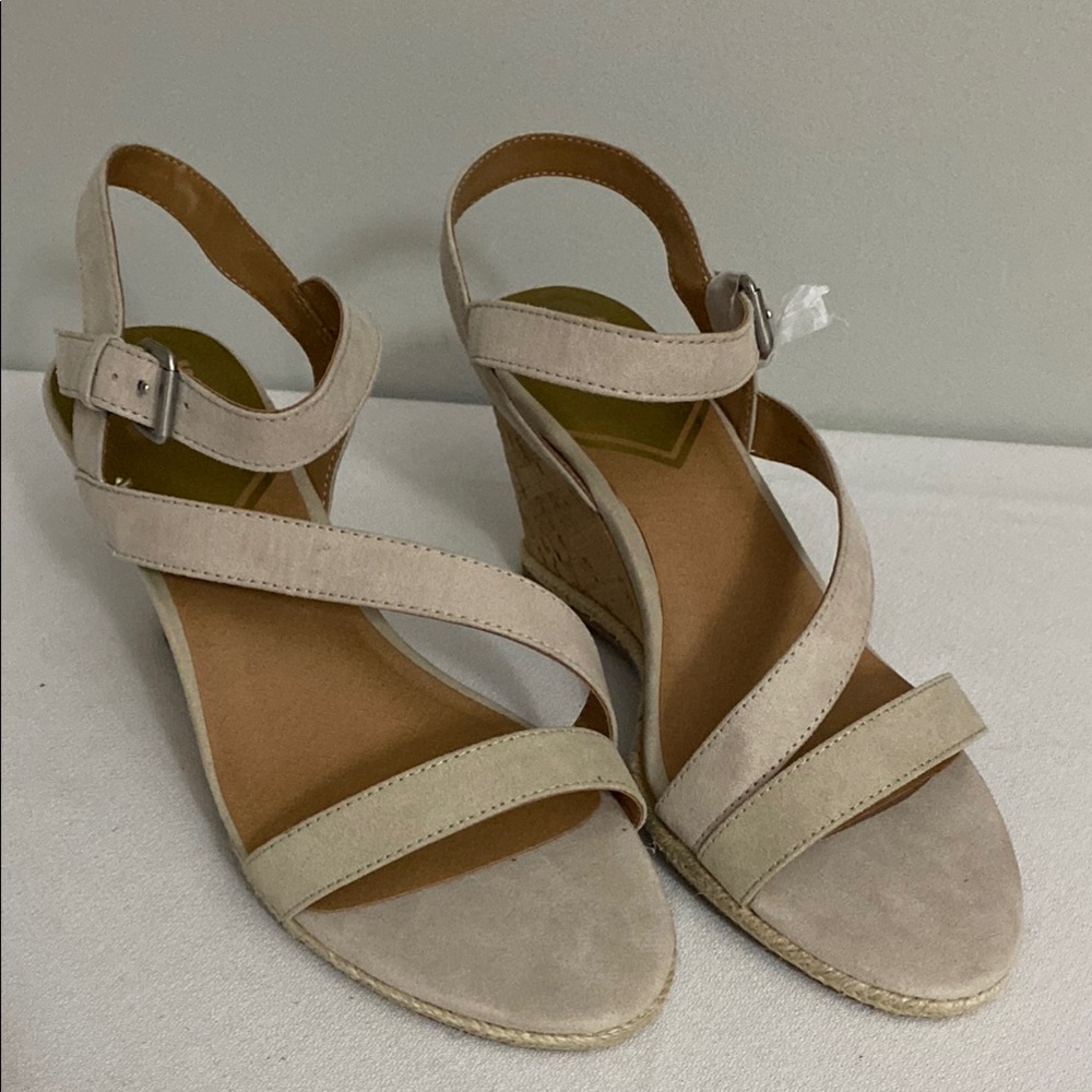 Dv8 by dolce vita Elegant Cream Wedge Sandals like new size 11